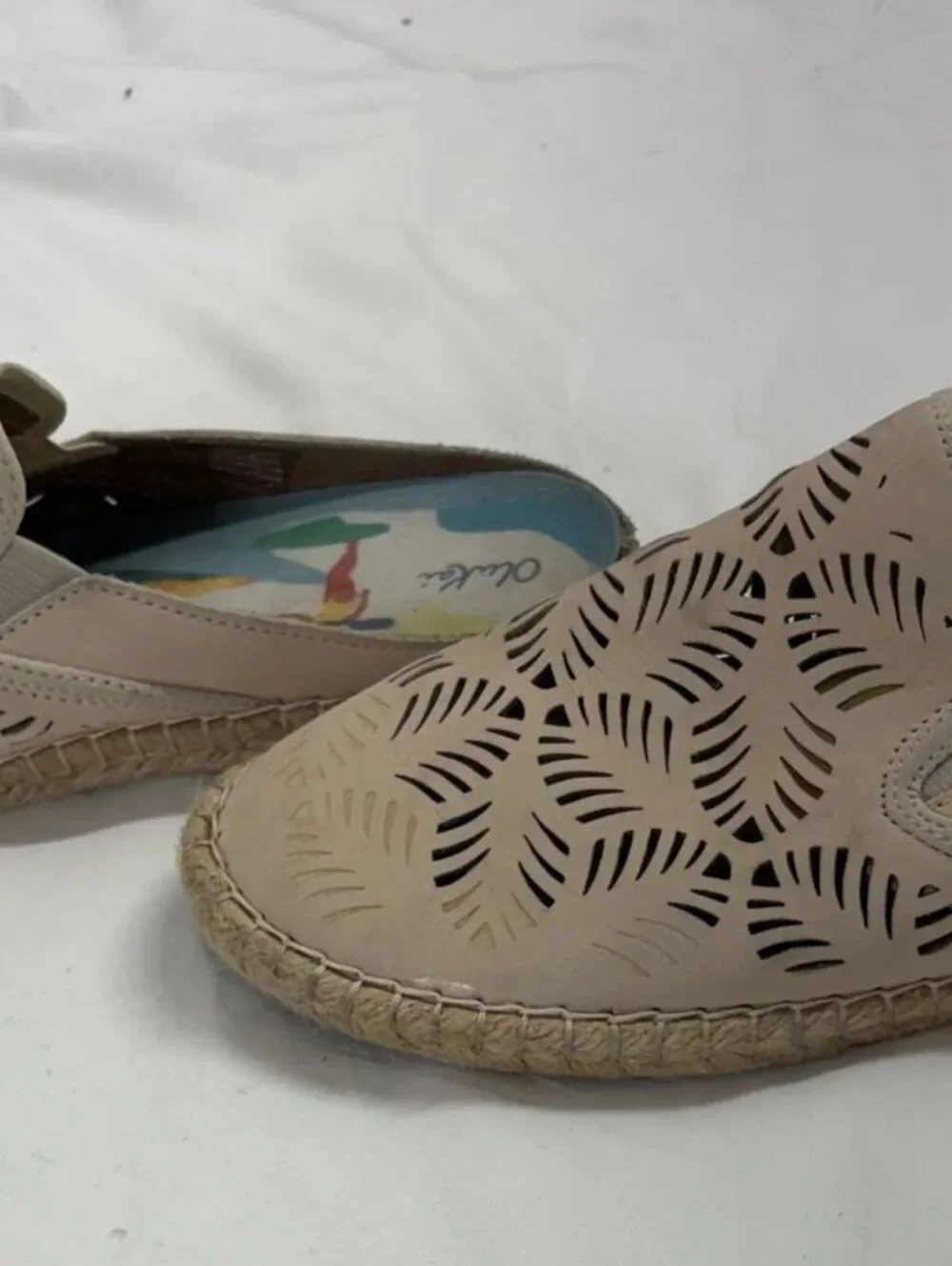 OluKai Women's Olu-Lli Beige Leather Slip-On Espadrille Mules Cutout Design 8.5
